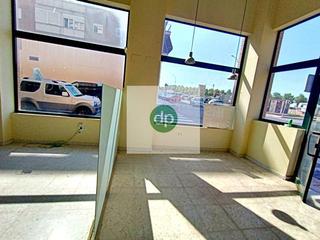 Local Comercial a Maria Auxiliadora - Barriada de Llera. Calle don benito esquina con jesús rincón jiménez.