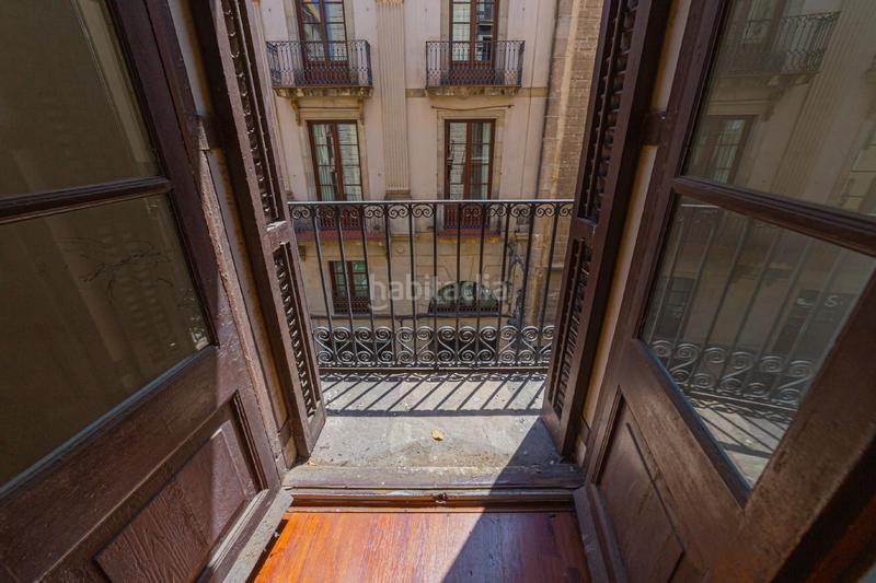 Foto dd3f89fd-2d31-45e0-87af-4e95397da4ac. Piso plaça sant jaume plaça del rei en Gòtic Barcelona