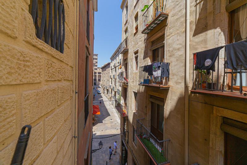 Foto eda846f6-e8c6-4a28-a5e9-83341a2adb1f. Piso plaça sant jaume plaça del rei en Gòtic Barcelona