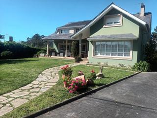 Chalet à Dorneda. Cerca del club de golf y pazo de xaz