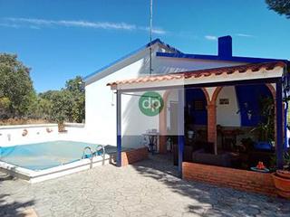 Casale in Codosera (La). En la codosera 60 has. con arboleda, casa, piscina etc