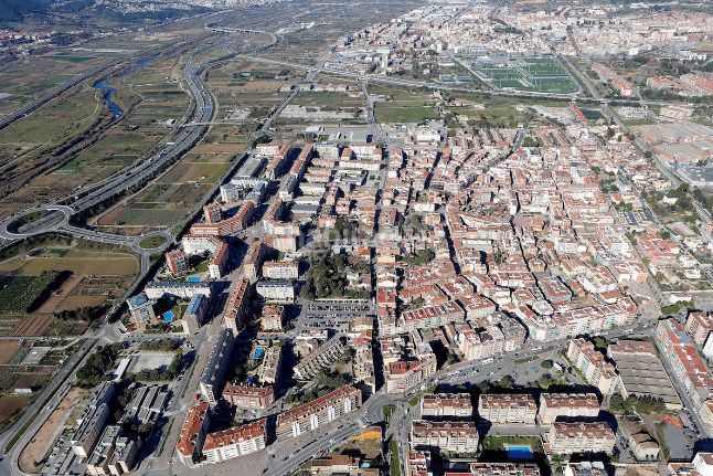 Foto bc7e8dc5-427c-49aa-80a0-8baa29fc2f20. Local comercial a Centre Sant Joan Despí