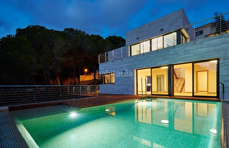 Foto f0b5dc6a-b5ab-46fd-84e0-44f756b80b89. Xalet amb aparcament piscina a Canyelles Lloret de Mar