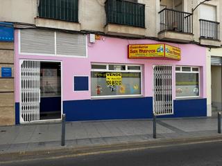 Local commercial à Almendralejo. Local cerca del centro muy bien situado