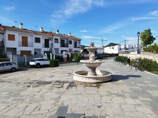 Casa aparellada a Almadén de la Plata. Casa en almadén de la plata, bonito pueblo de sierra