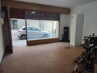Local Comercial a Calella. Junto a carrer església, zona comercial.