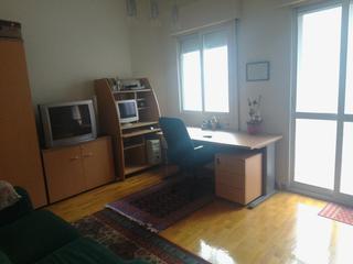 Apartament a Ventiun. Frente a la lavanderia automatica
