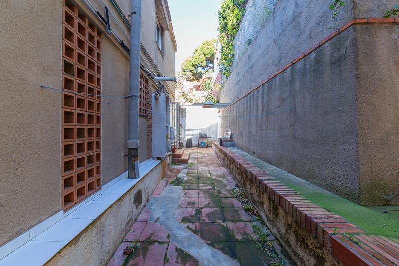 Foto cfa7ce5f-73ef-43d6-939d-534266c57ae7. Casa pareada canovellessant genis dels agudells. en Barcelona