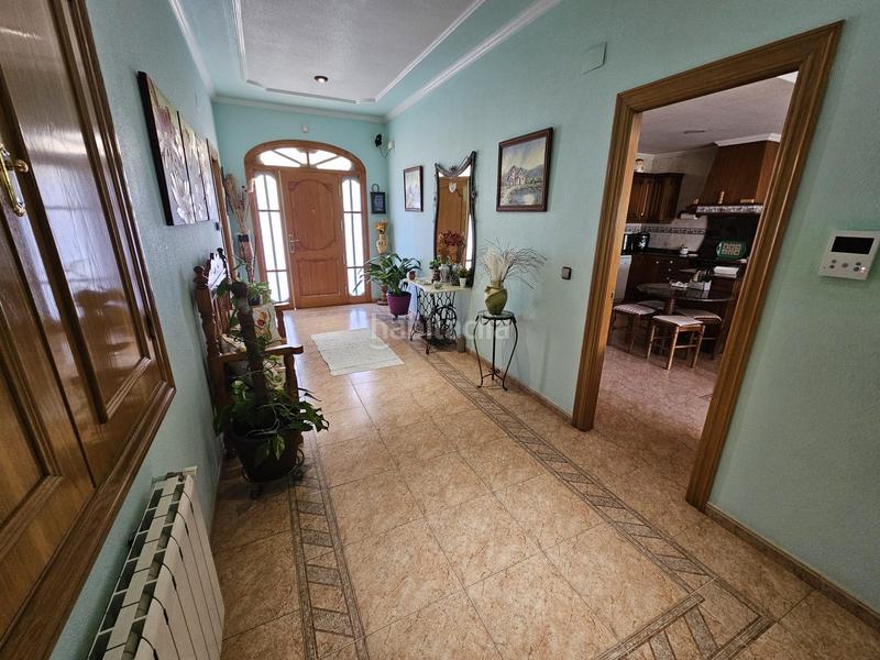 Foto 3d3a853e-04b3-4d21-b9db-3a6c01ca01f5. Casa pareada casa adosada en barrio carretera de sax en Elda