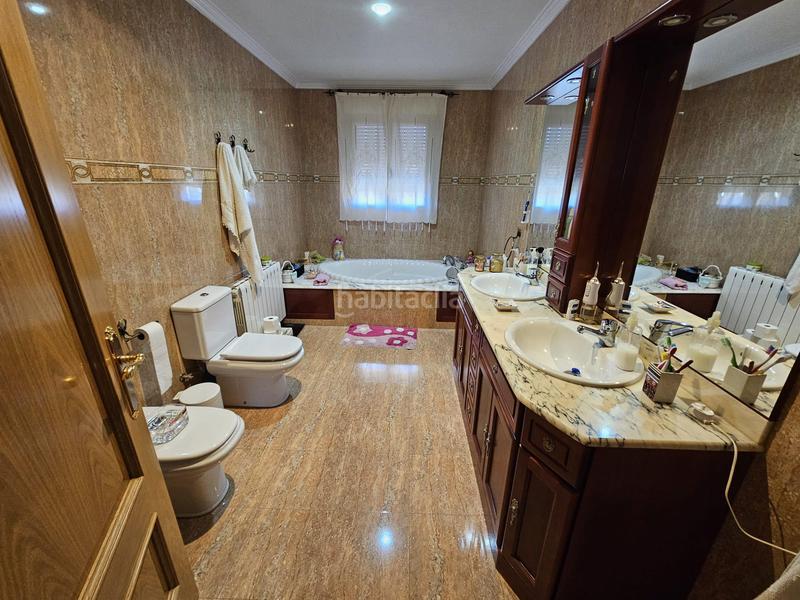 Foto 4455cdde-341b-45f5-ac51-55727239ae84. Casa pareada casa adosada en barrio carretera de sax en Elda
