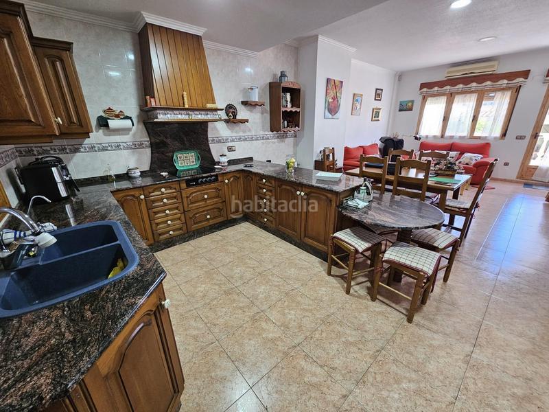 Foto 4c89ec41-eb53-402e-a4f6-2173e1212be3. Casa pareada casa adosada en barrio carretera de sax en Elda