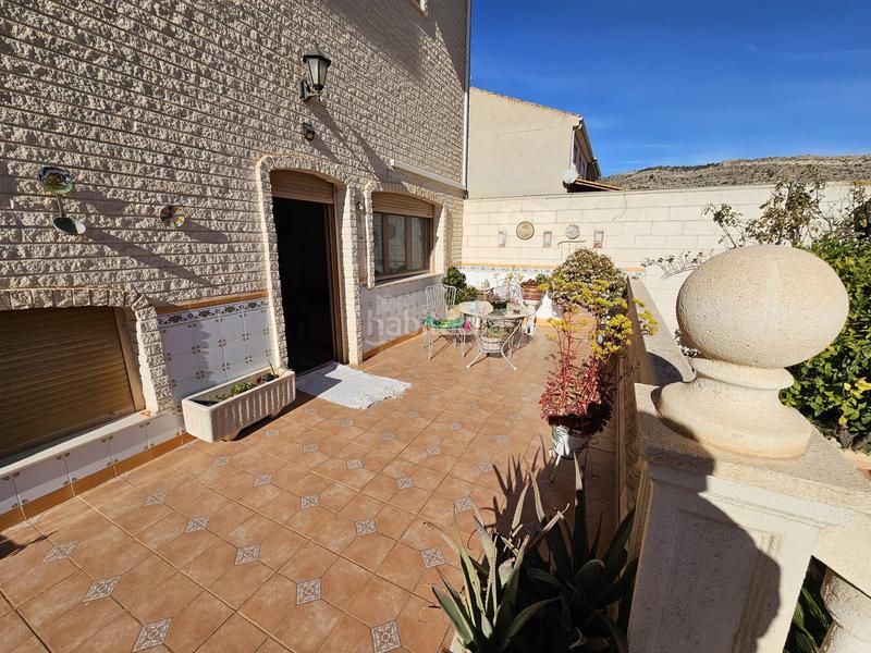 Foto a86db728-d80e-4c73-9d32-69155be14548. Casa pareada casa adosada en barrio carretera de sax en Elda