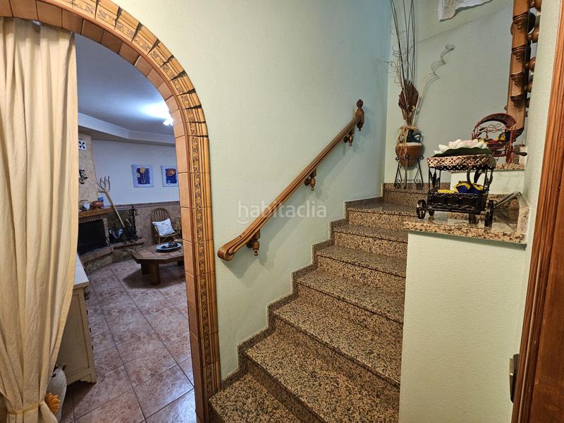 Foto aab50a57-0a57-42ba-8dd2-4370be8f7852. Casa pareada casa adosada en barrio carretera de sax en Elda