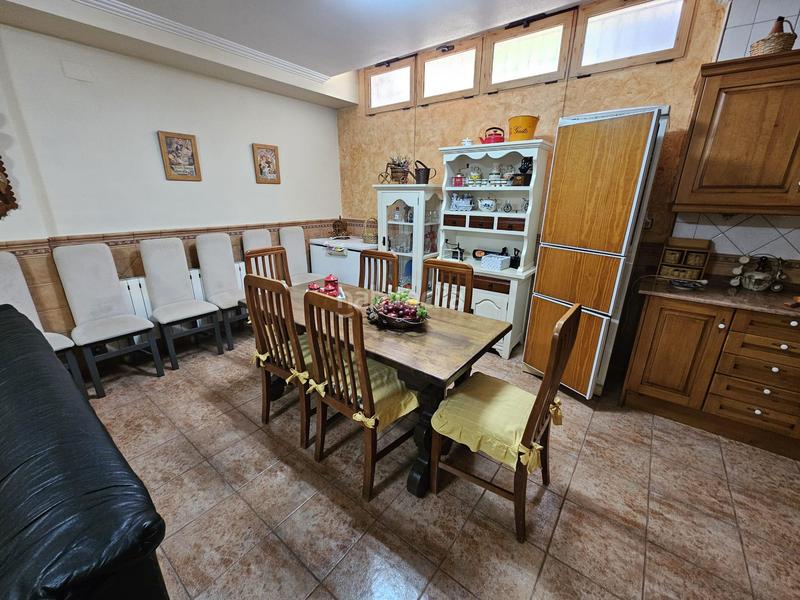 Foto fb4f062d-0a73-4d94-b260-9b9736a956d0. Casa pareada casa adosada en barrio carretera de sax en Elda