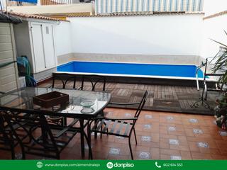 Chalet à San Jose de la Rinconada. Situado en el centro de la ciudad muy bien conectado