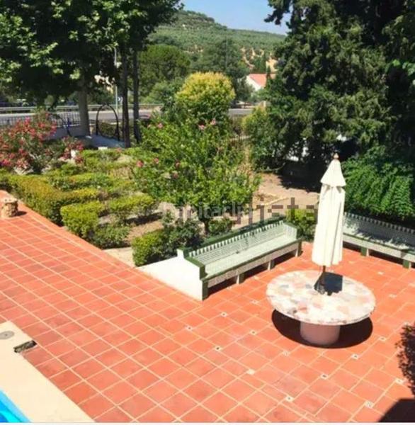 Foto 3f58bad9-39c3-481c-bdbb-1ae481fc1e72. Chalet zona de chalets junto a la carretera acceso a . en Baeza