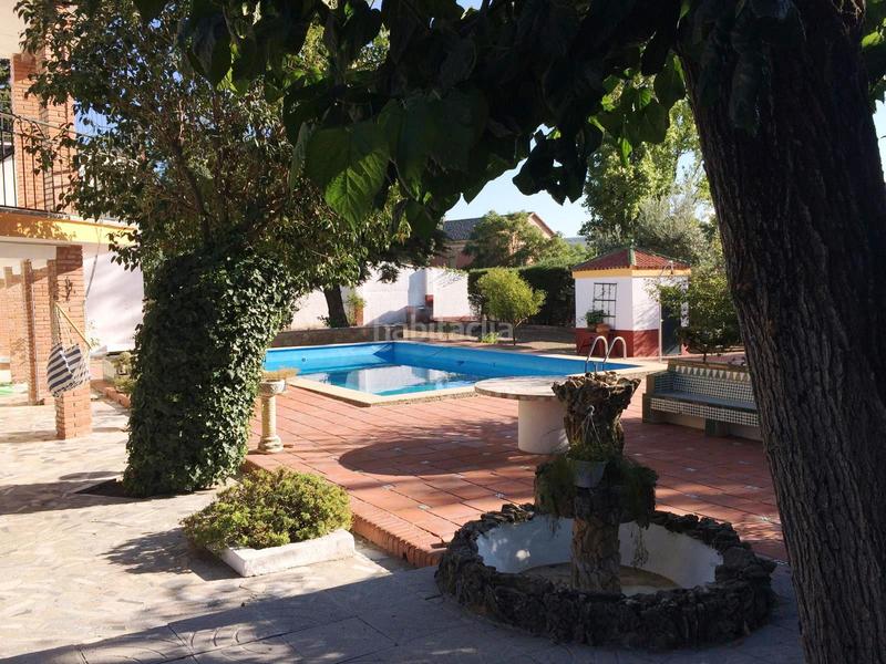 Foto adbd75a7-f5e1-484d-94e9-86de20feb812. Chalet zona de chalets junto a la carretera acceso a . en Baeza