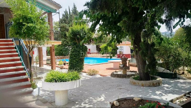 Foto b39ea52e-43e3-43b5-a9ac-bfee39d4f4fe. Chalet zona de chalets junto a la carretera acceso a . en Baeza