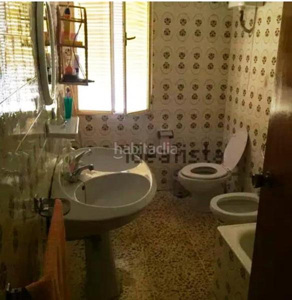 Foto f049b135-9352-44f9-bb6e-cfc612dfa748. Chalet zona de chalets junto a la carretera acceso a . en Baeza