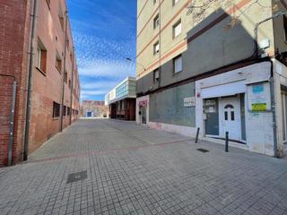 Local Comercial a Creu Alta. Creu alta. junto al mercado municipal.