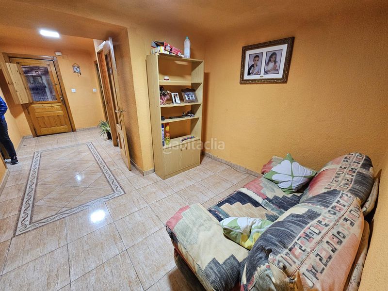 Foto a2d63984-58c3-49a4-b56d-419672c453e0. Casa aparellada amb calefacció a Monòver