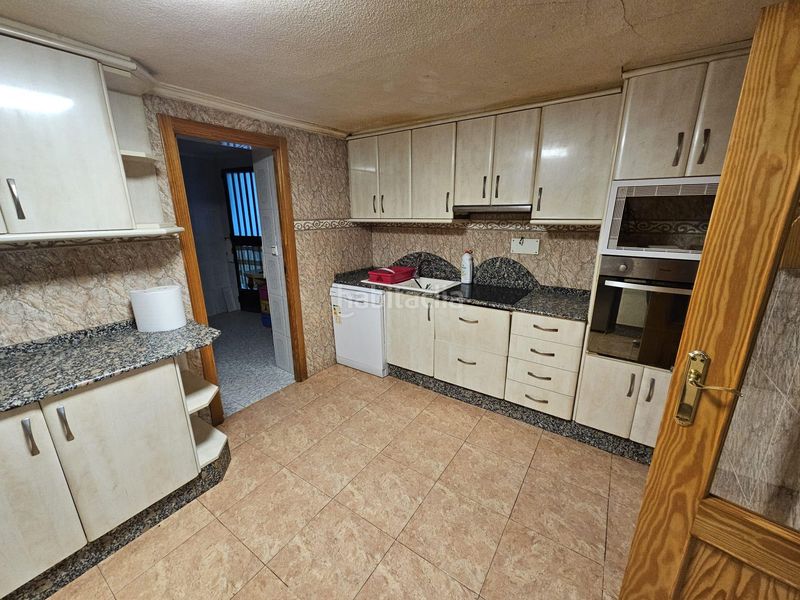 Foto d3743877-2c68-44bd-ba8c-93d773080d4e. Casa aparellada amb calefacció a Monòver