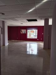 Rent Business premise in Playa de Garrucha. En el centro del pueblo.