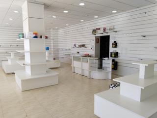 Business premise in Puerto de Garrucha. En frente del puerto pesquero.