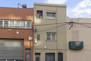 Casa aparellada a Montgat. Edificio en montgat, barcelona