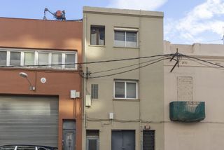 Chalet en Montgat. Edificio en montgat, barcelona