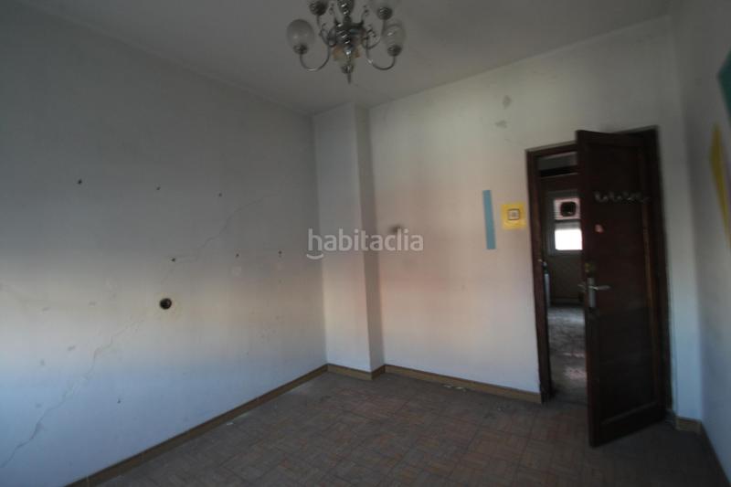 Foto 312e217f-589f-4e6c-aaf2-8aa09467f835. Planta baja piso para reformar todo exterior. al lado del huca en Oviedo