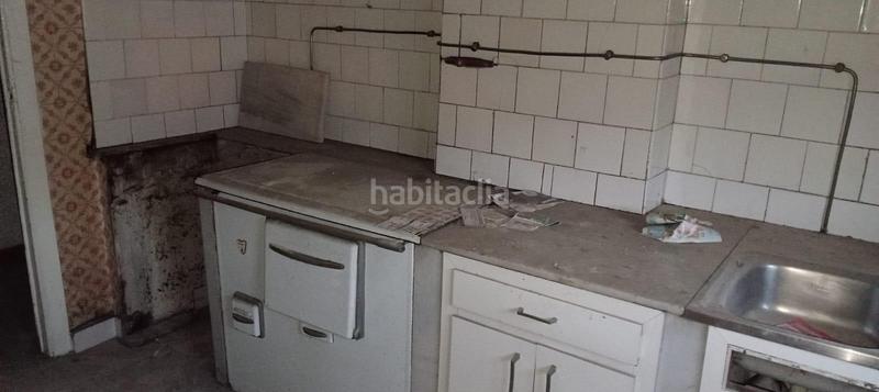 Foto 57e61a8f-1d87-4fa1-b0ef-c34b8e162e5e. Planta baja piso para reformar todo exterior. al lado del huca en Oviedo