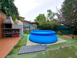 Chalet dans Abrera. Urbanizacin can vilalba