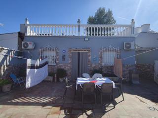 Casa aparellada a Andújar. A comienzos de la carretera de la parrilla