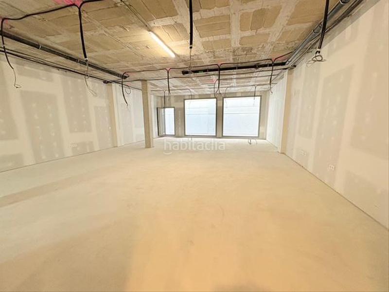Foto 1cc8e0e5-200b-4477-aeef-0ead47c0f591. Alquiler local comercial en el mejor eje comercial , la rambla en Sabadell