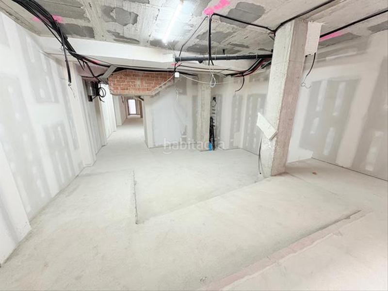 Foto a891c5ec-9014-4179-94cb-28d4cbc75373. Alquiler local comercial en el mejor eje comercial , la rambla en Sabadell