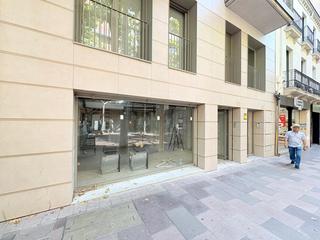 Lloguer Local Comercial a Centre. En el mejor eje comercial de sabadell, la rambla