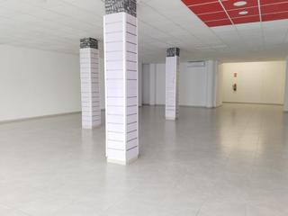 Rent Business premise in Playa de Garrucha. En el centro de la calle mayor.