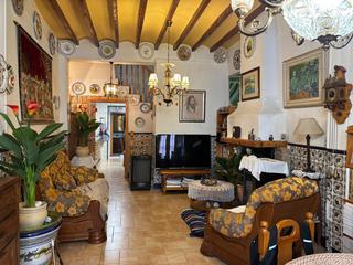 Casa aparellada a La Nucia Pueblo. Calle mayor ayuntamiento