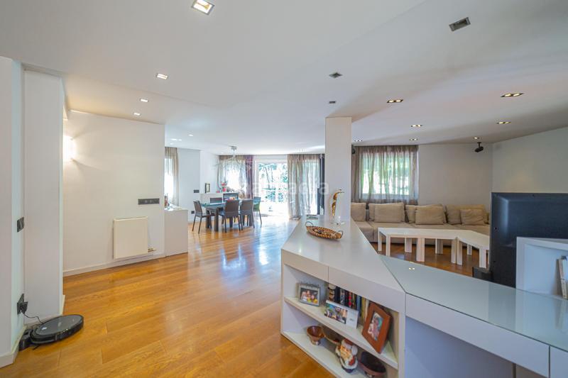 Foto b0a04ce9-60d9-4f5f-ae59-f4b7730aaeb7. Dúplex amb calefacció aparcament piscina a La Font d´en Fargues Barcelona