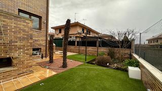 Chalet in Centro. Casa  i independiente reformada a la venta