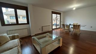 Chalet en Centro. Casa  i independiente reformada a la venta