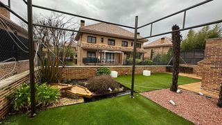 Chalet in Centro. Casa  i independiente reformada a la venta