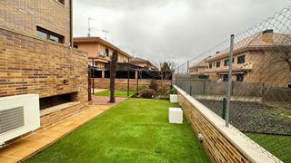 Chalet in Centro. Casa  i independiente reformada a la venta