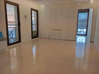 Lloguer Local Comercial a Centre. En plena plaça de cal font