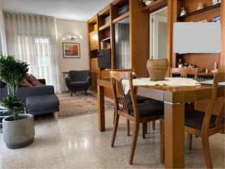 Appartement à Sol i Padrís - Sant Oleguer. Junto zona rambla y muy cerca del club de natación.