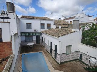 Casa aparellada a Lahiguera. Junto a la iglesia de la señora de la consolación.