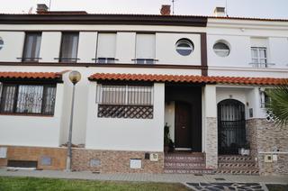 Casa aparellada a Isla Canela. En la barriada de canela, a 2 min de la playa de canela
