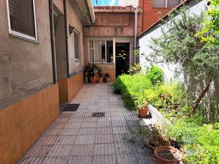 Chalet à Olesa de Montserrat. Junto els closos