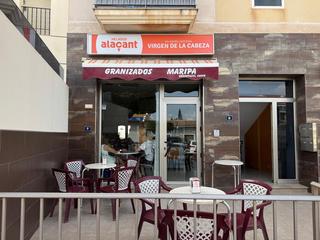 Local Comercial a Antas. En el centro del pueblo, y una zona con afluencia.